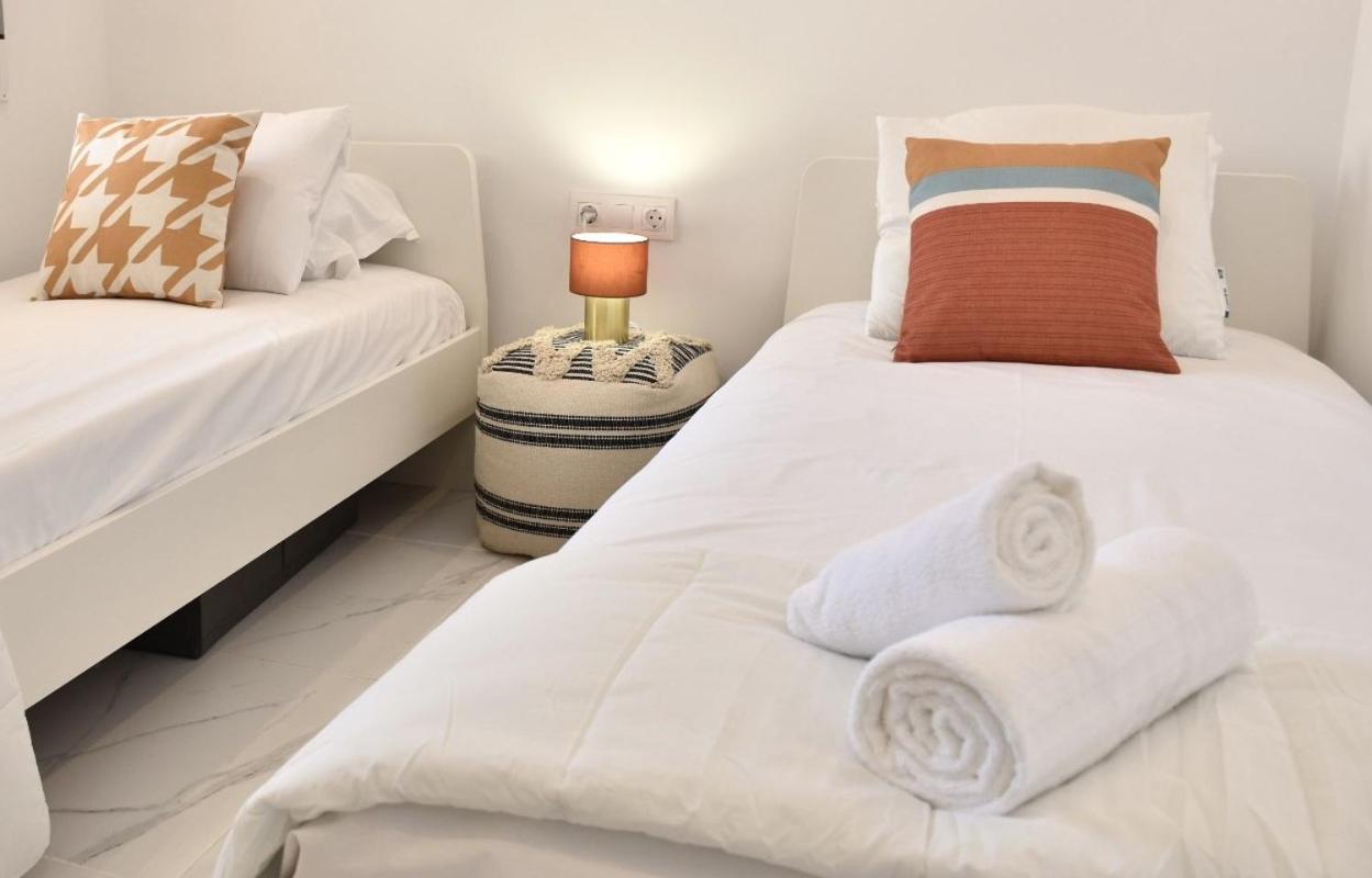 Appartamento Myflats Deluxe Seafront Arenales del Sol Esterno foto